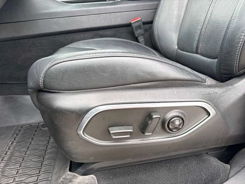 Used 2024 Jeep Wagoneer L Series II w/ Flexible Seating Group RWD image 22