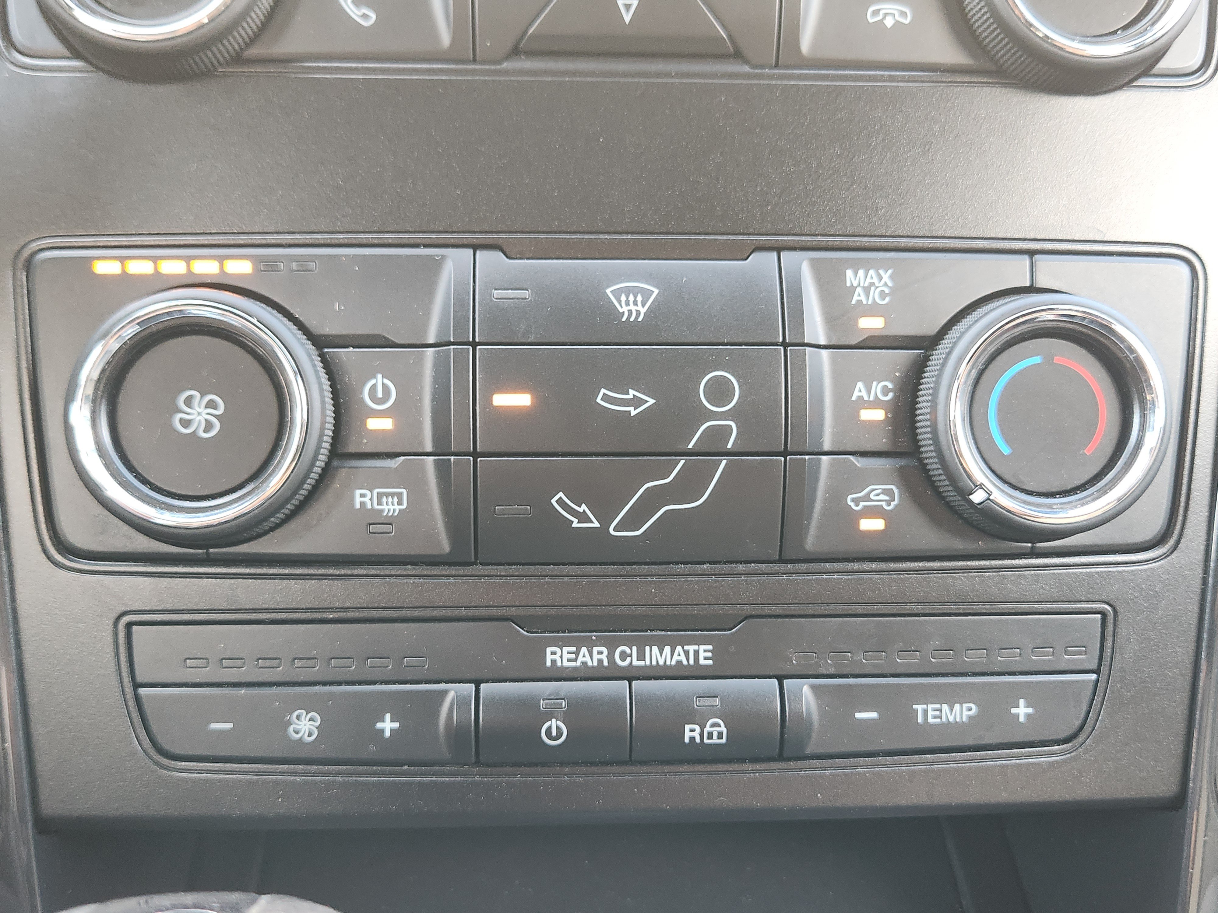 Used 2018 Ford Explorer FWD image 14