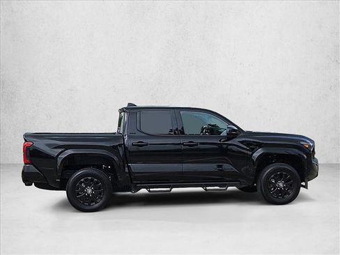 Used 2025 Toyota Tacoma SR5 AWD/4WD image 4