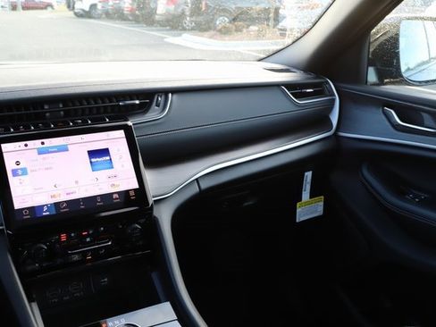 New 2025 Jeep Grand Cherokee Limited image 23