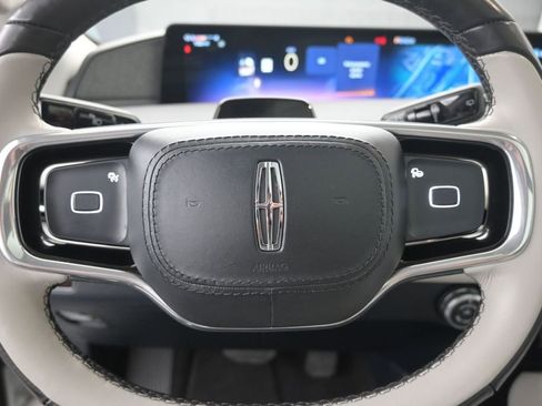Used 2025 Lincoln Navigator Reserve AWD/4WD image 24