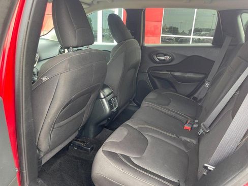 Used 2015 Jeep Cherokee Latitude AWD/4WD image 10