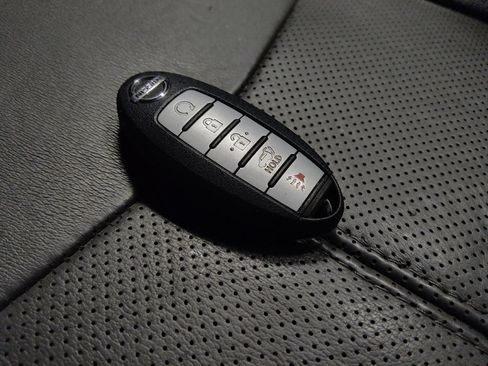 Used 2020 Nissan Pathfinder SL AWD/4WD image 32