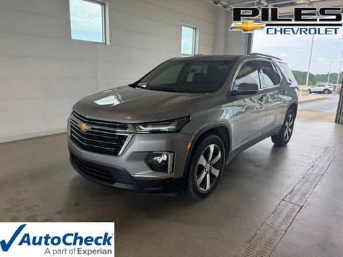 Used 2023 Chevrolet Traverse LT w/ LT Premium Package AWD/4WD image 1