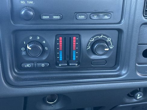 Used 2005 GMC Sierra 2500 W/T image 16