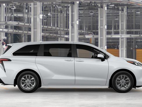 New 2026 Toyota Sienna LE FWD image 12