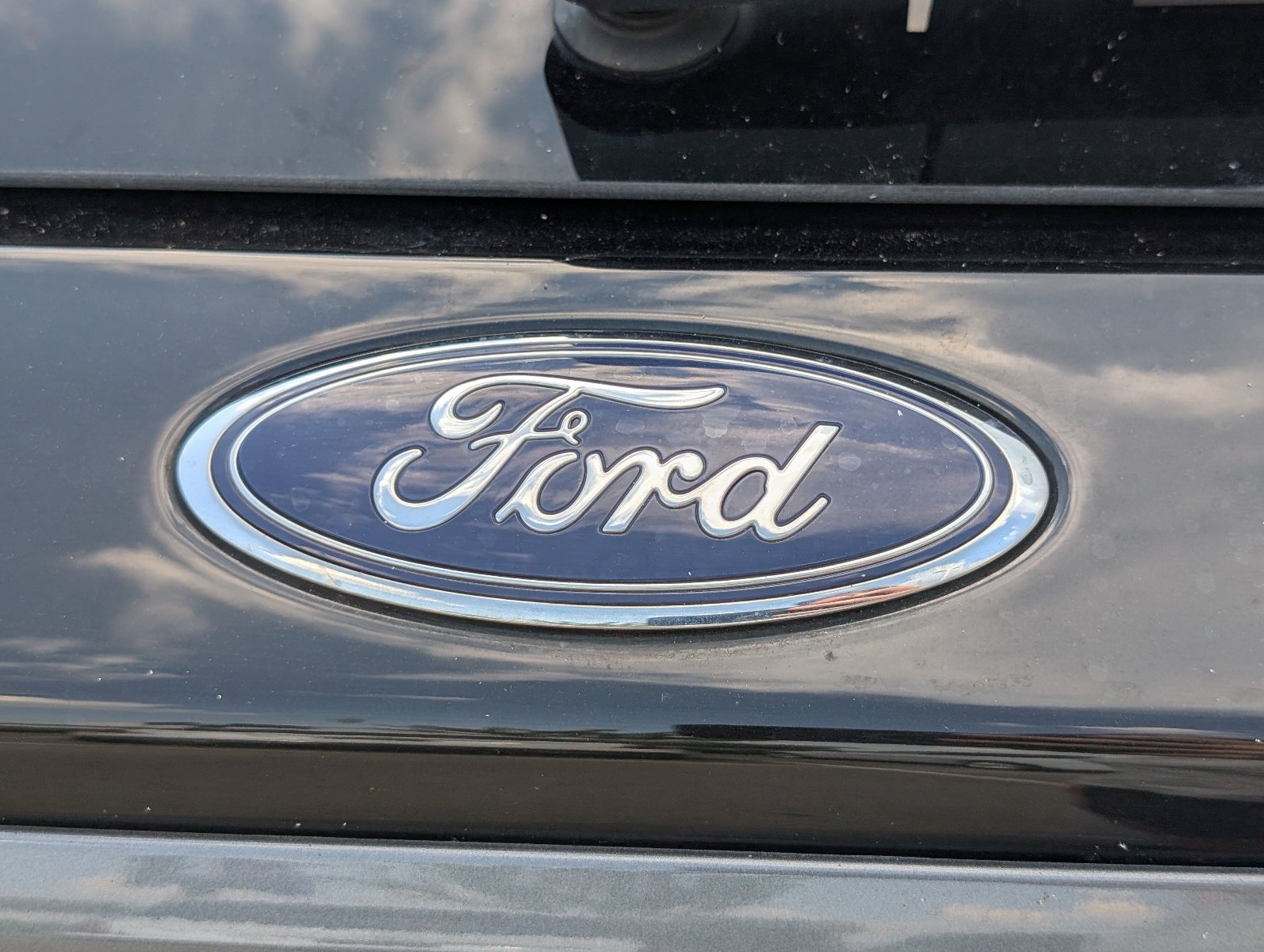 Used 2024 Ford Explorer XLT w/ Equipment Group 202A AWD/4WD image 6