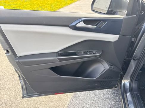 Used 2022 Volkswagen Taos SE image 24