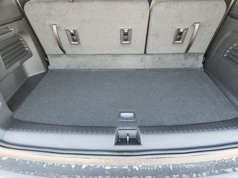New 2026 Chevrolet Traverse LT w/ Midnight/Sport Edition FWD image 24