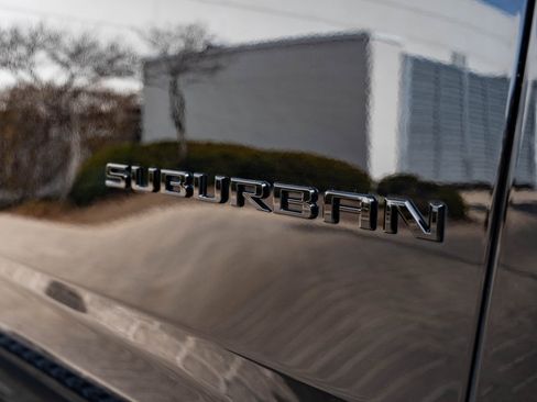 Used 2025 Chevrolet Suburban Z71 w/ Comfort Package image 20