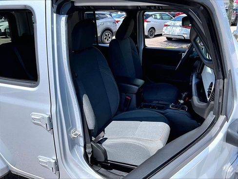 Used 2024 Jeep Wrangler Unlimited AWD/4WD image 11