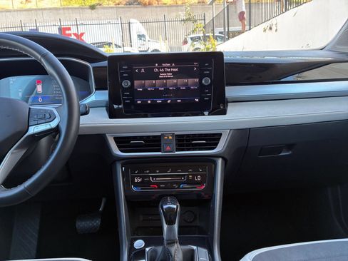 Used 2025 Volkswagen Taos SE FWD image 17