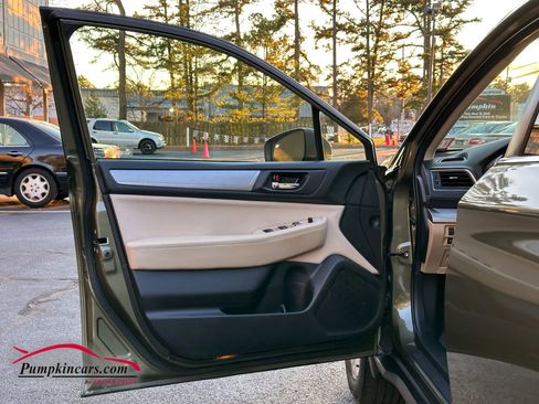 Used 2019 Subaru Outback 2.5i Premium image 25