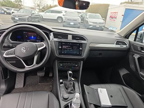 Used 2023 Volkswagen Tiguan SE w/ Panoramic Sunroof Package AWD/4WD image 6