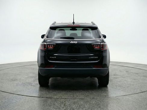 Used 2025 Jeep Compass Latitude AWD/4WD image 7