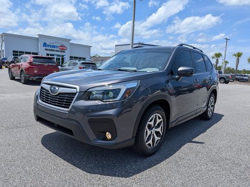 Used 2021 Subaru Forester Premium AWD/4WD image 8