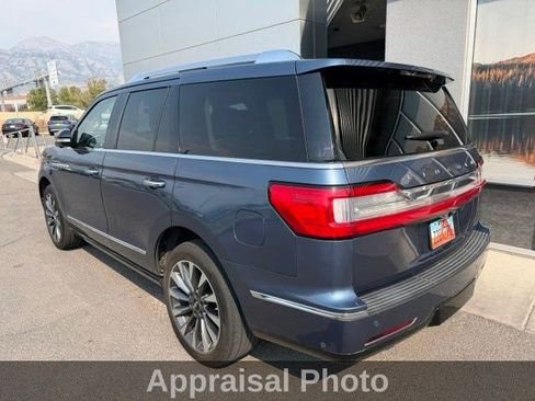 Used 2018 Lincoln Navigator Select w/ Technology Package RWD image 3