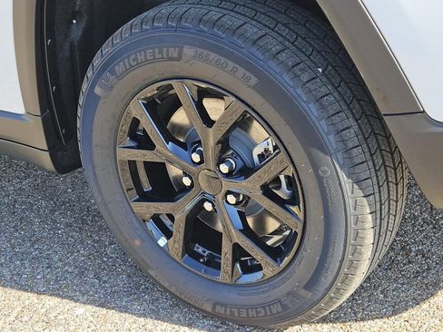 New 2025 Jeep Grand Cherokee L Altitude image 5