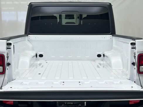 New 2025 Jeep Gladiator Sport image 11