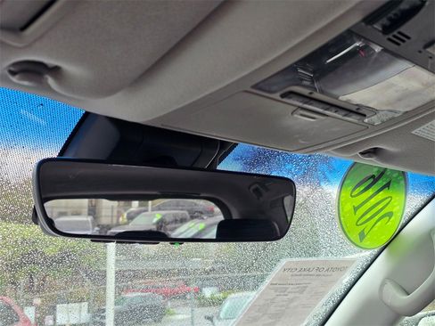 Used 2016 Toyota Land Cruiser image 30