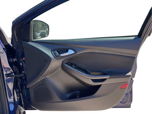 Used 2017 Ford Focus SEL image 33