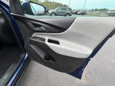 Used 2022 Chevrolet Equinox LT w/ Driver Convenience Package image 26