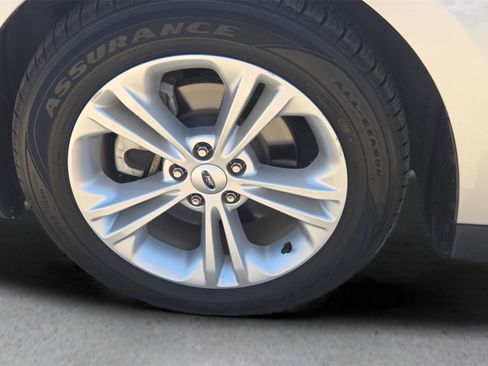 Used 2018 Ford Taurus SE image 19