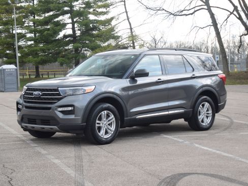 Used 2023 Ford Explorer XLT w/ Equipment Group 202A image 23