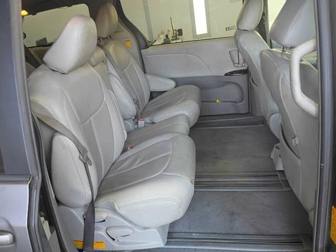 Used 2011 Toyota Sienna LE FWD image 14