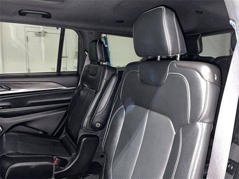 Used 2023 Jeep Grand Cherokee L Overland w/ Luxury Tech Group IV image 17