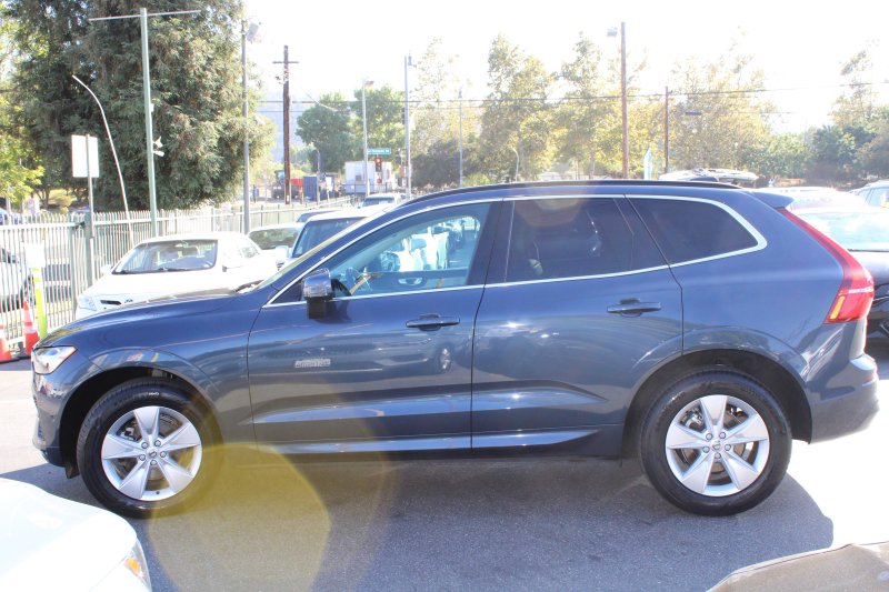 Used 2022 Volvo XC60 B5 Momentum FWD image 6