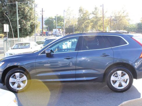 Used 2022 Volvo XC60 B5 Momentum image 6