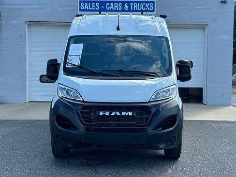 Used 2024 RAM ProMaster 2500 FWD image 2