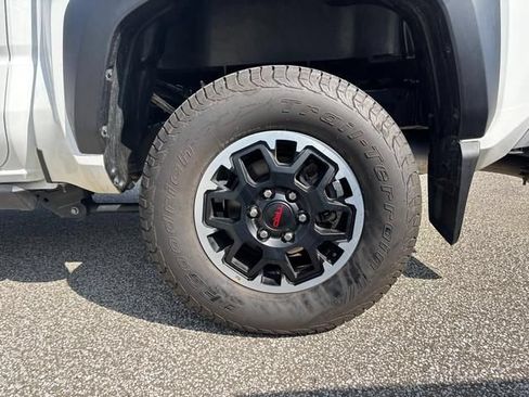 Used 2025 Toyota Tacoma TRD Off-Road AWD/4WD image 33