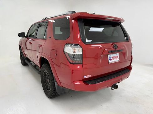 Used 2021 Toyota 4Runner SR5 AWD/4WD image 38