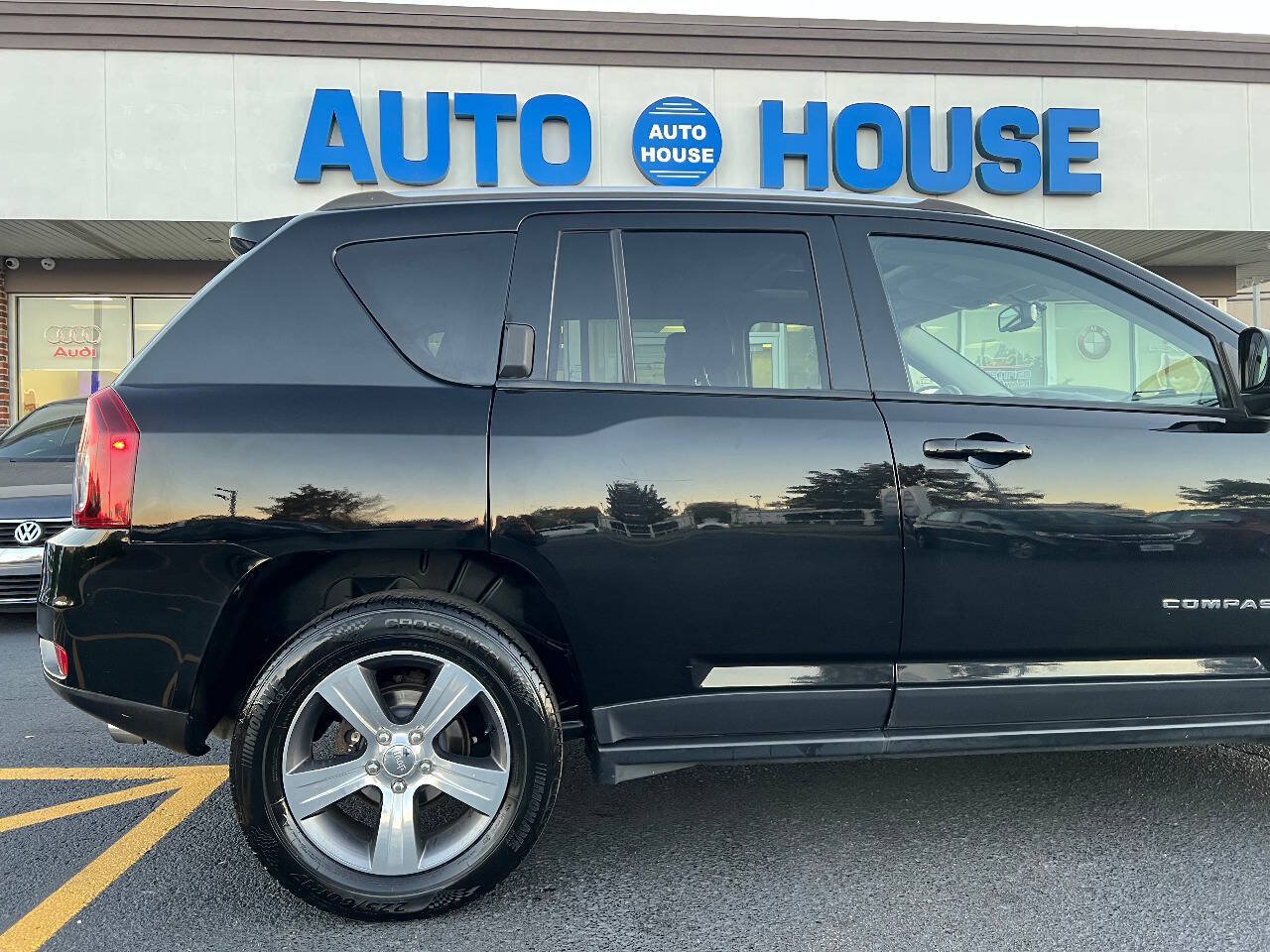 Used 2017 Jeep Compass High Altitude AWD/4WD image 39