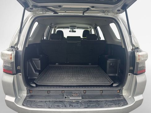 Used 2018 Toyota 4Runner SR5 AWD/4WD image 25