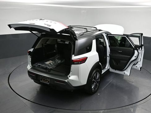 New 2026 Nissan Pathfinder Platinum w/ Lighting Package AWD/4WD image 37
