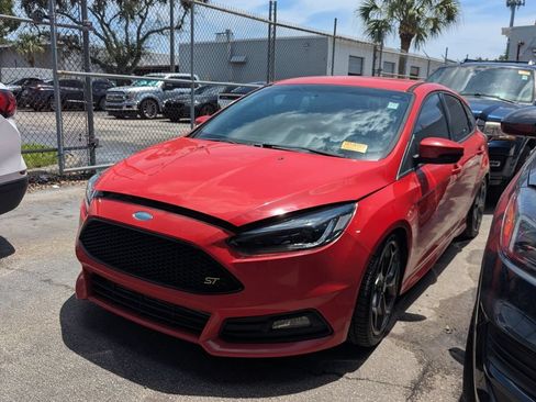 Used 2015 Ford Focus ST FWD image 3