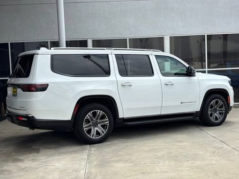 Used 2023 Jeep Wagoneer L Series II AWD/4WD image 3