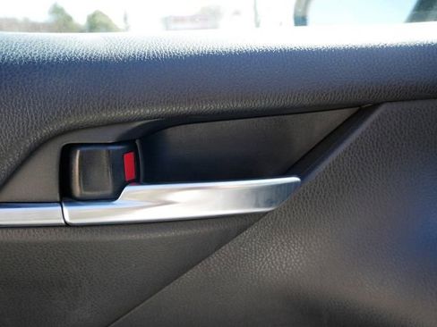 Used 2018 Toyota Camry SE w/ Protection Package (Q2) image 14