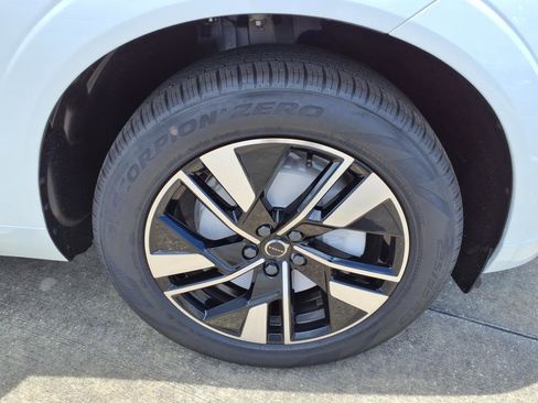 New 2026 Volvo XC60 B5 Core w/ Protection Package Premier image 9