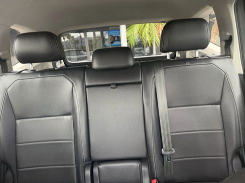 Used 2021 Volkswagen Tiguan SE FWD image 37