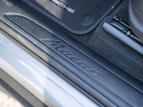 Certified 2026 Porsche Macan AWD/4WD image 11