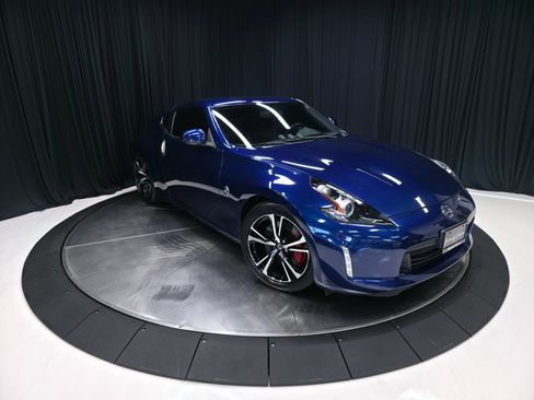 Used 2020 Nissan 370Z NISMO RWD image 16