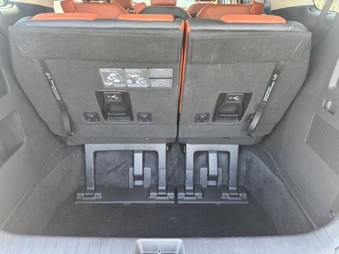 Used 2025 Kia Carnival EX FWD image 18