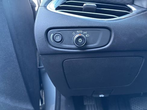 Used 2017 Chevrolet Malibu LT image 14