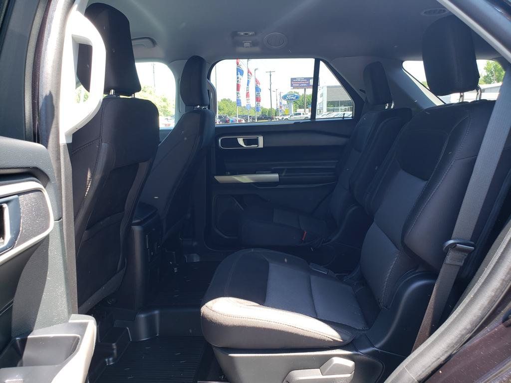 Used 2023 Ford Explorer XLT AWD/4WD image 11