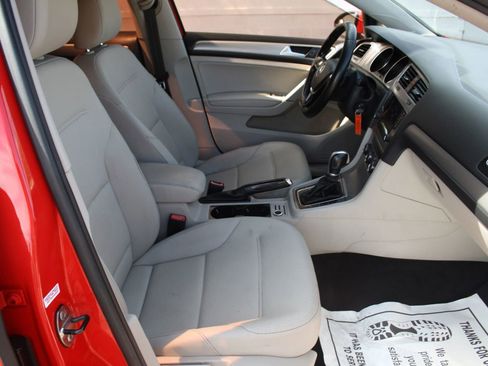 Used 2015 Volkswagen Golf S FWD image 13