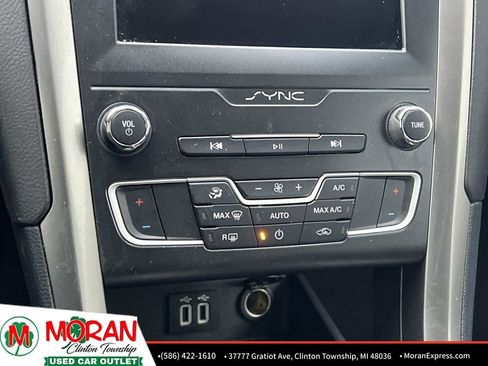 Used 2019 Ford Fusion SE image 19